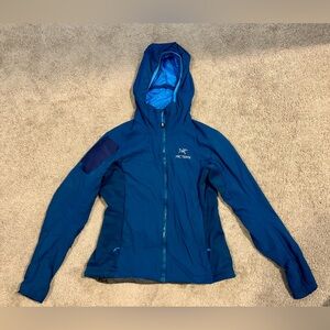 Arc'teryx Atom Lt Women’s Size S